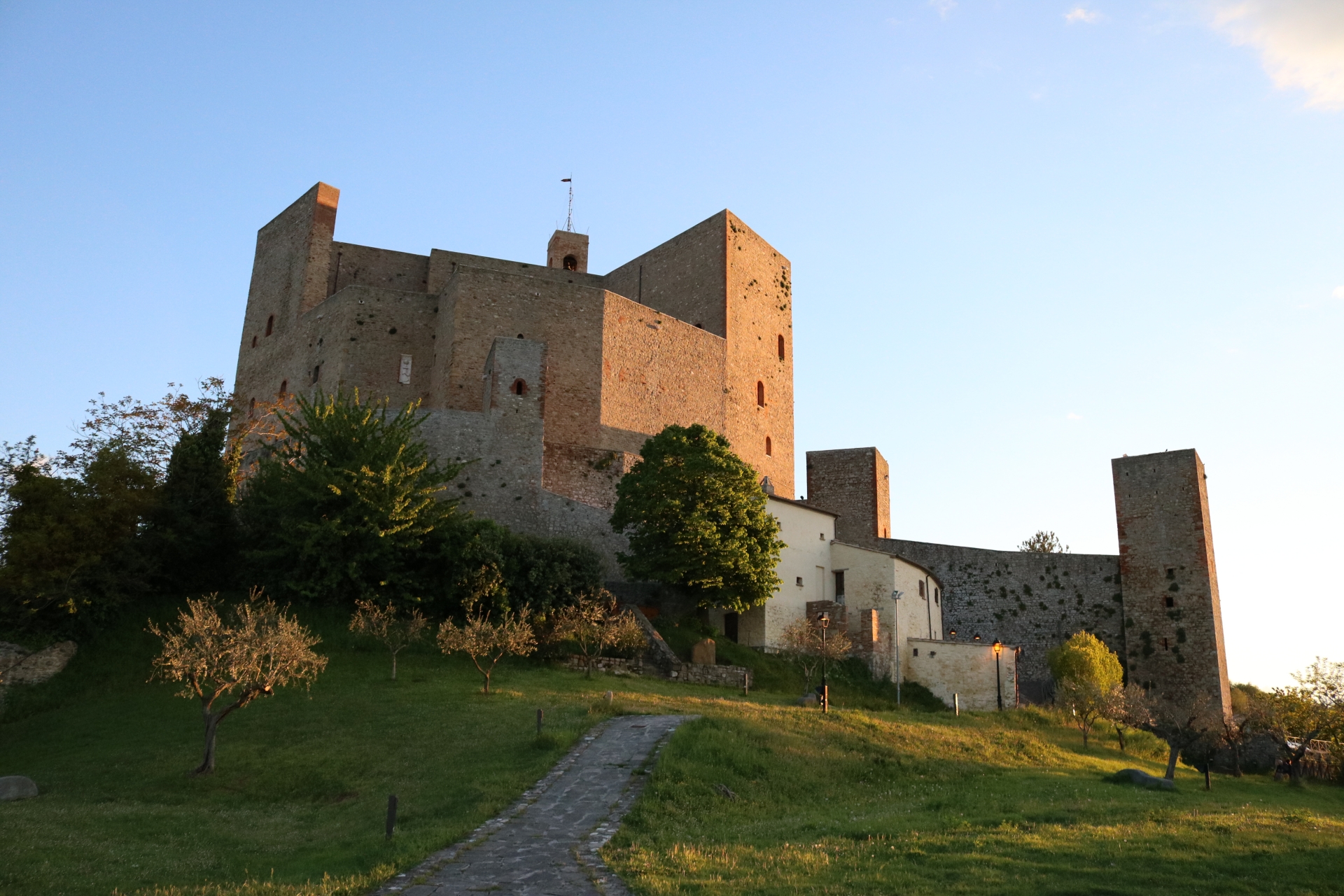 Montefiore Conca Castle photo by Lara Braga