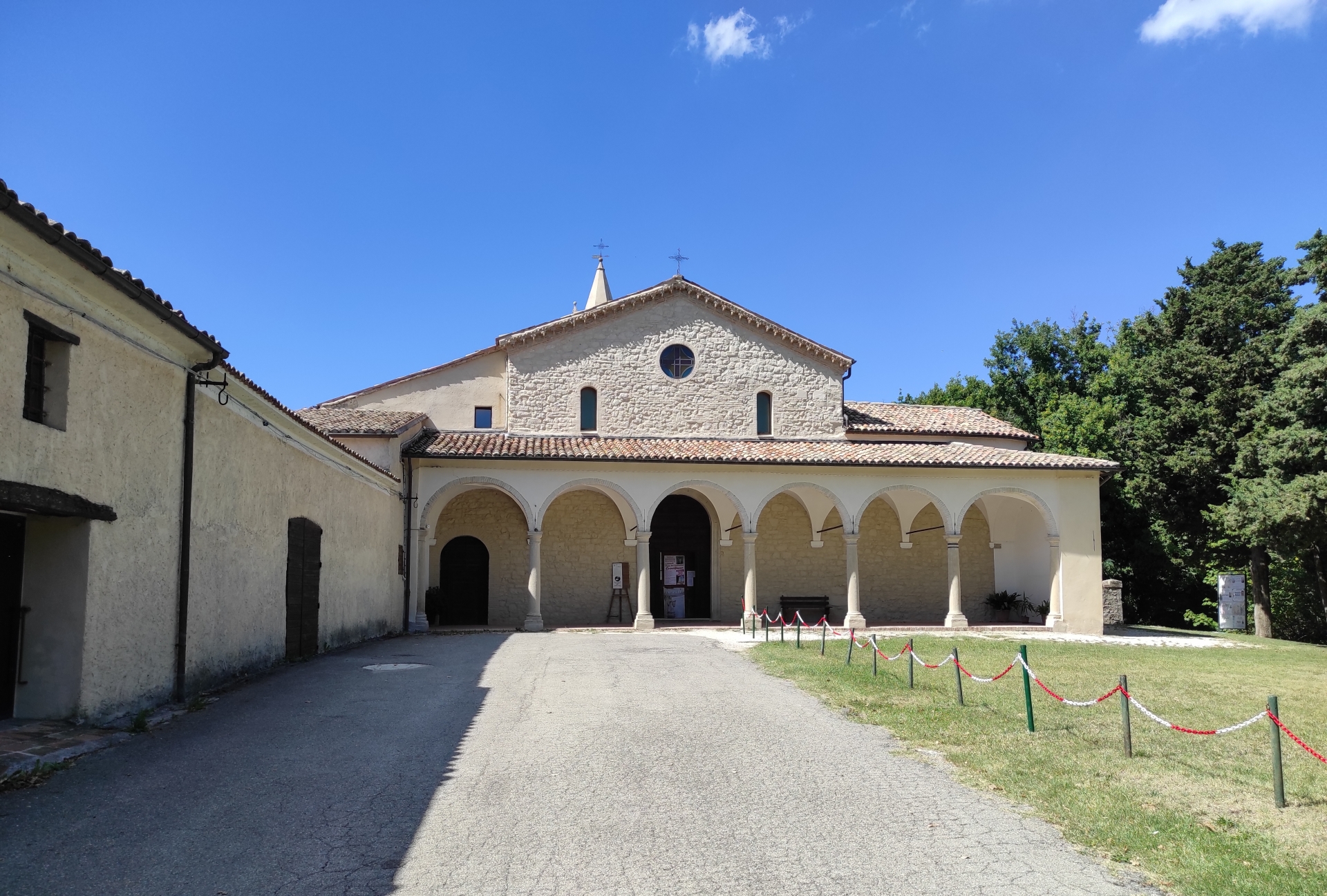 Chiesa Montemaggio foto di Albano Sgarbi