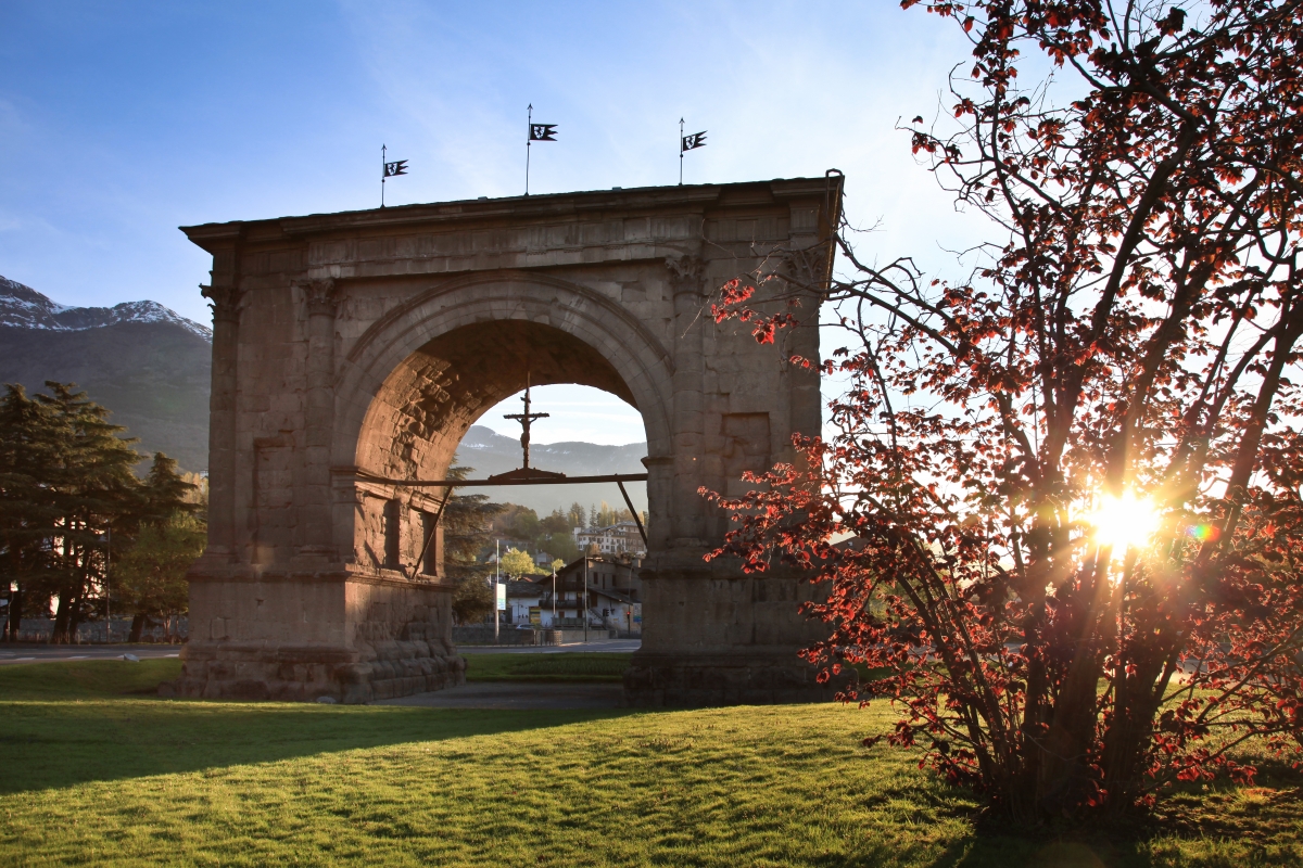 Arch of Augustus - Archivio Regione Autonoma Valle d'Aosta