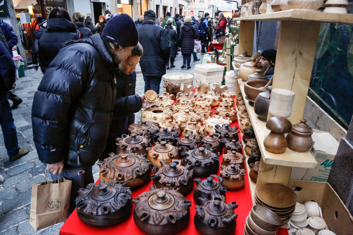Friendship cup at Sant'Orso Fair - Archivio Regione Autonoma Valle d'Aosta