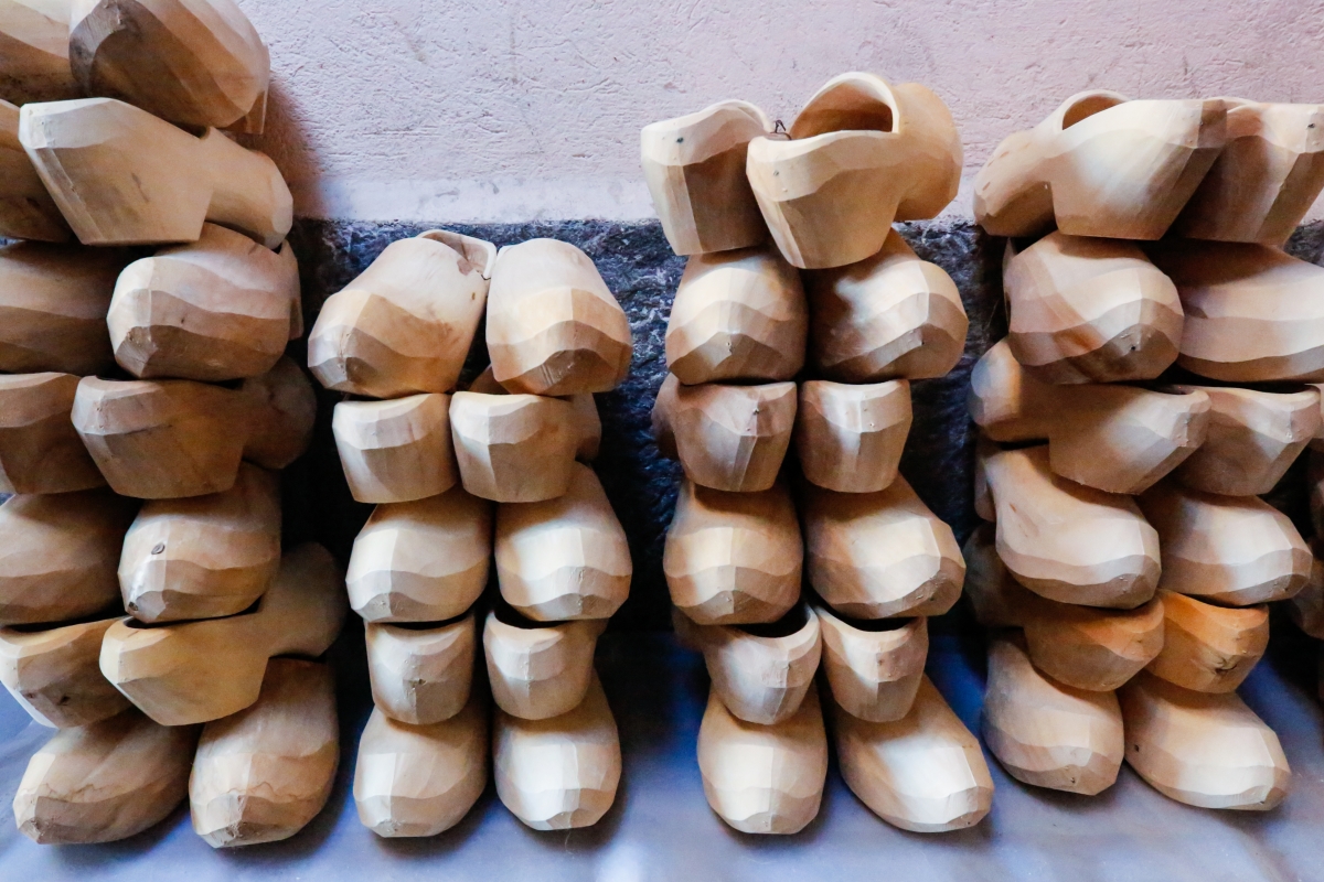 Sabots at Sant'Orso Fair - Archivio Regione Autonoma Valle d'Aosta