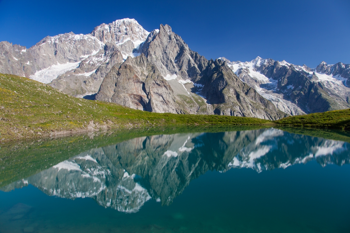 Mont Blanc and Lake Checrouit - Archivio Regione Autonoma Valle d'Aosta