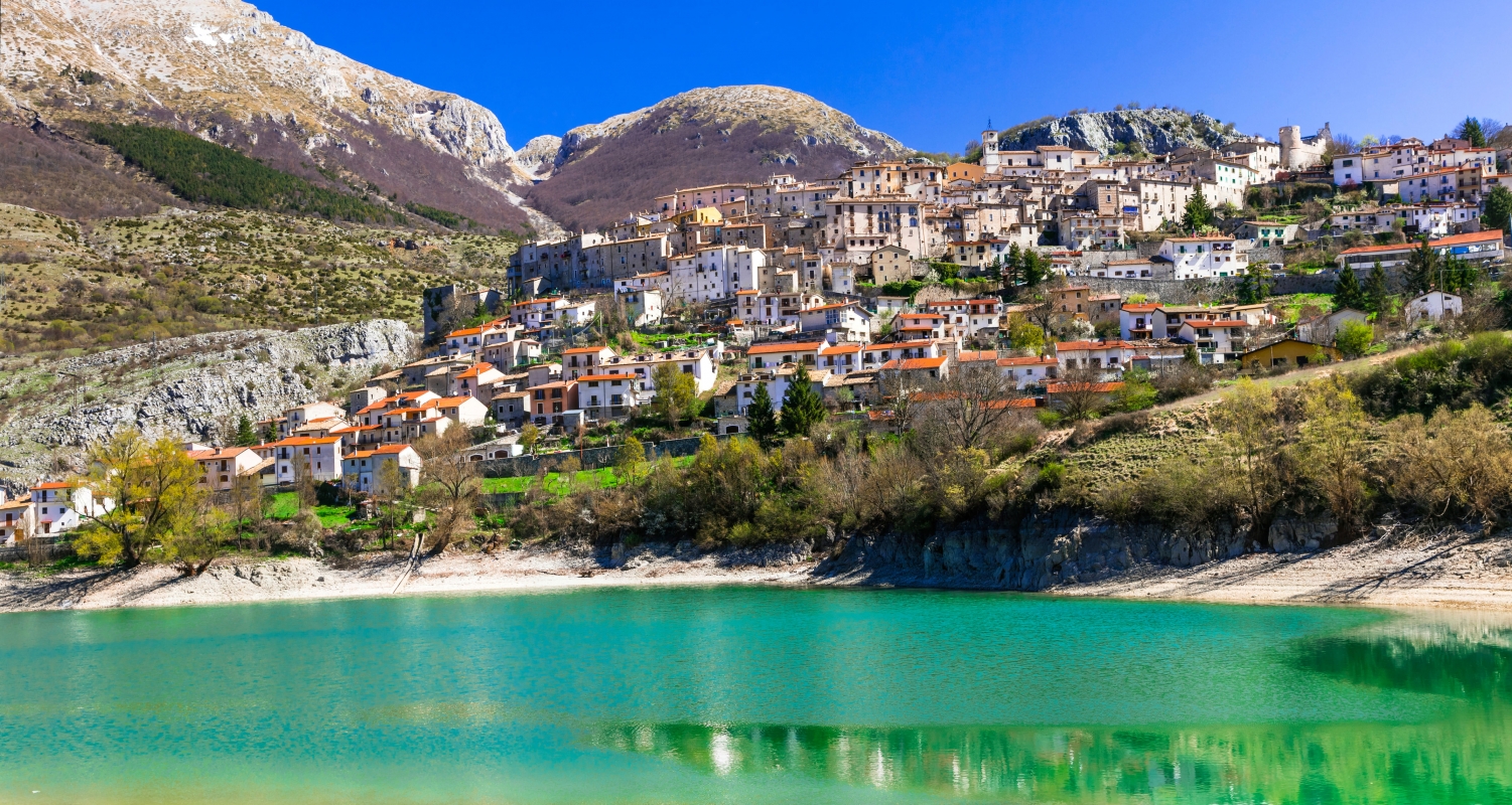 Borgo di Barrea e Lago di Barrea - Abruzzo Turismo