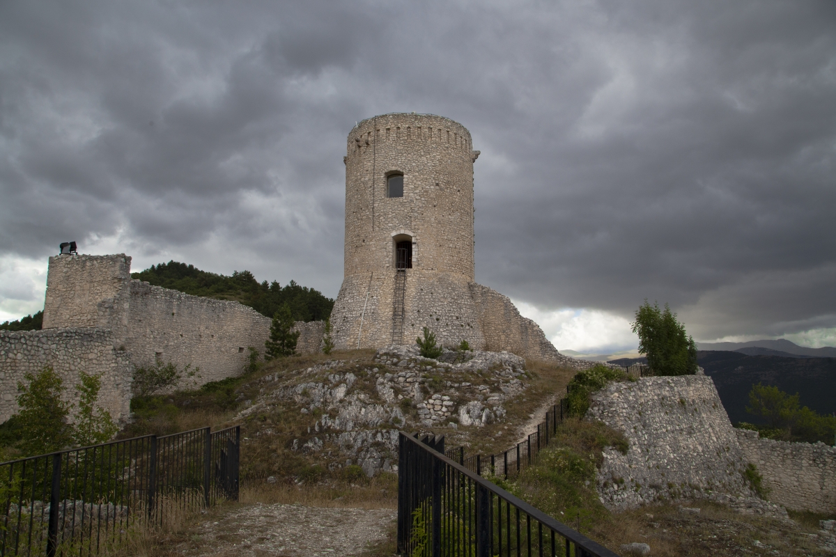 Castello di Bominaco - Simone Antonazzo / ENIT SpA