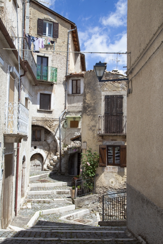Alleys of the village of Castel del Monte - Simone Antonazzo / ENIT SpA