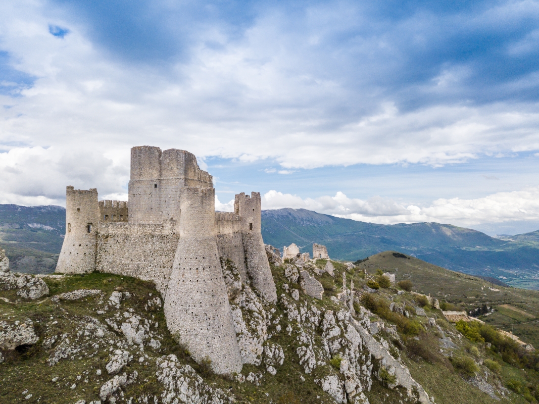 Vista aerea del castello di Rocca Calascio - ENIT SpA
