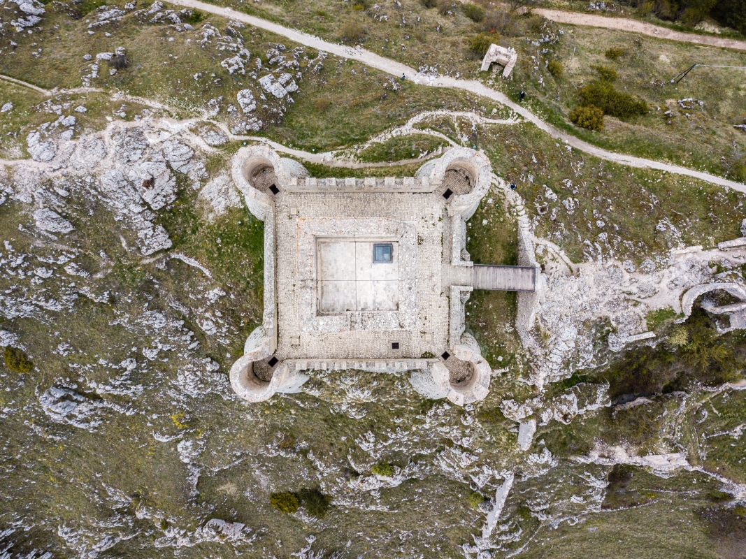 Vista aerea del castello di Rocca Calascio - ENIT SpA