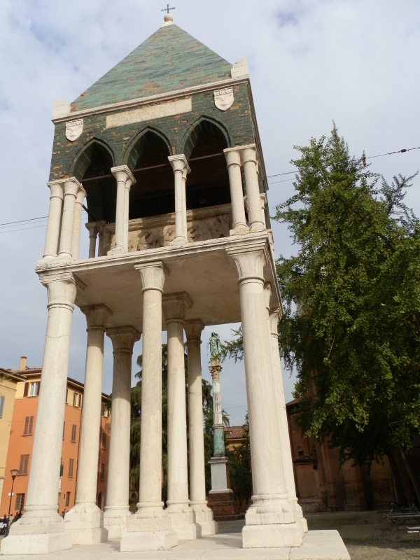 Tombe dei Glossatori Piazza San Domenico 1 - Lisa Fortini
