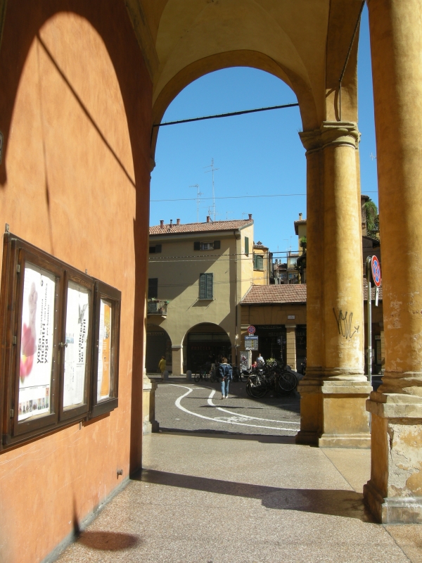 Portico di via Riva Reno sulla piazza della Pioggia - Gabriella Borghetto