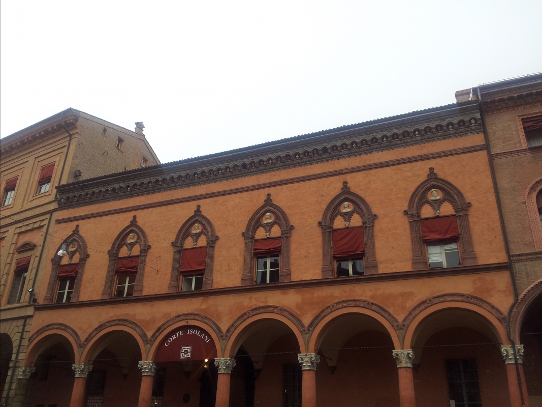 Dettaglio dei portici che si affacciano su Piazza Santo Stefano - Opi1010