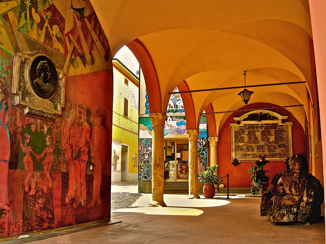 Dozza - Scorcio centro storico con i muri dipinti - Caba2011
