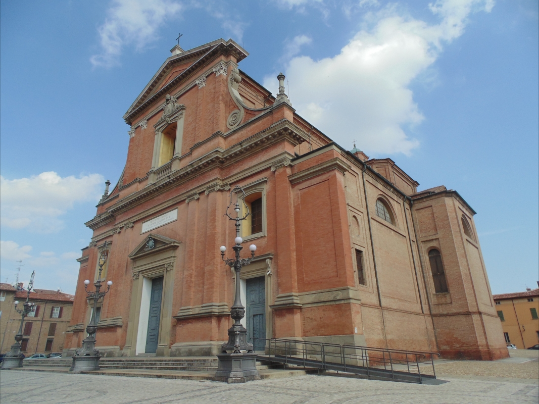 Chiesa cattedrale di San Cassiano(facciata di lato) - Maurolattuga