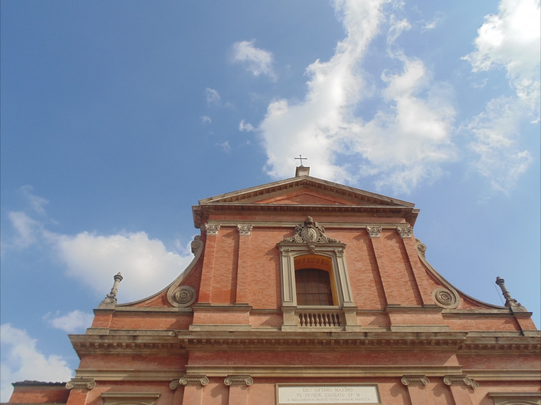 Chiesa cattedrale di San Cassiano (dettaglio finestra alto) - Maurolattuga
