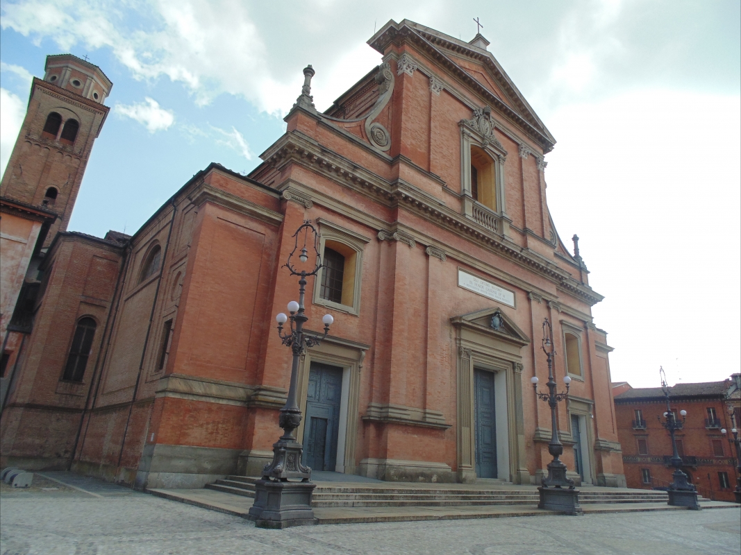 Chiesa cattedrale di San Cassiano (facciata di lato) - Maurolattuga