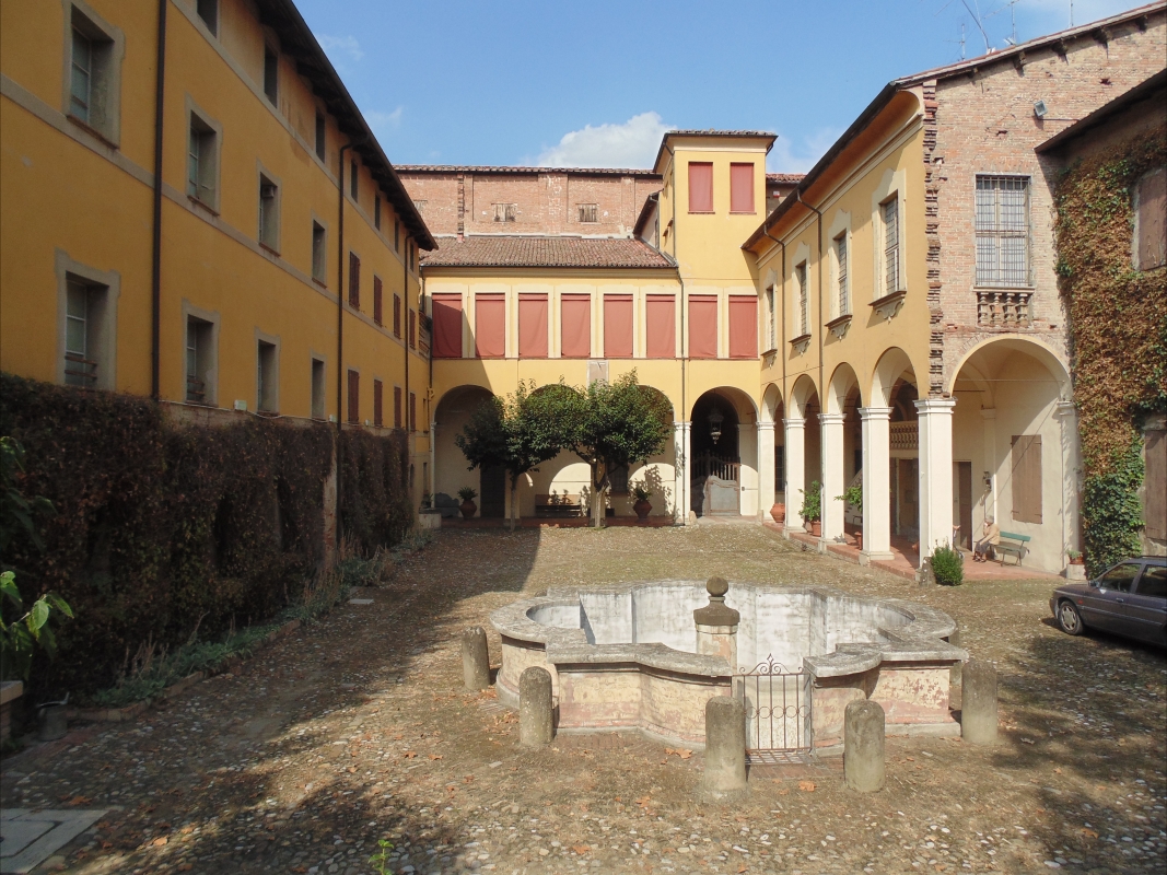 Palazzo Tozzoni (cortile) - Maurolattuga