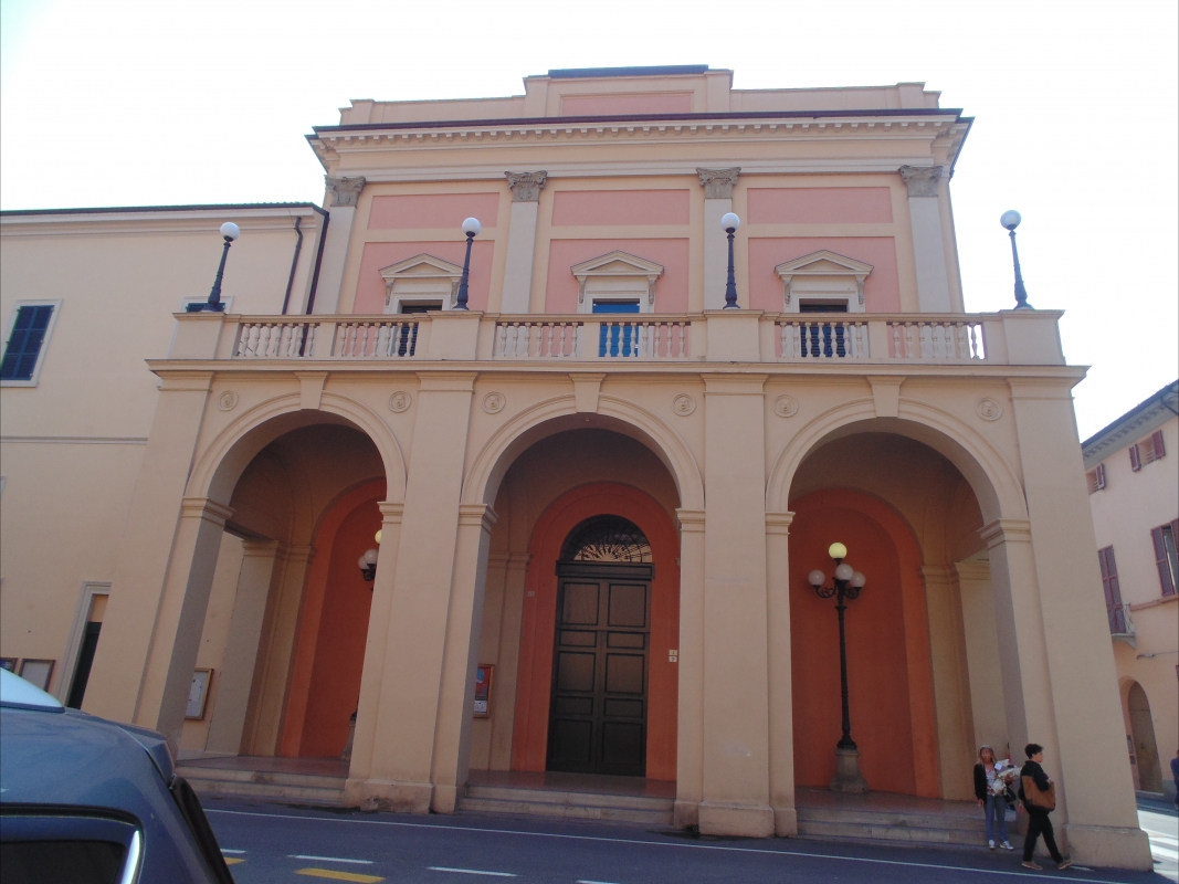 Teatro Comunale (facciata ingresso) - Maurolattuga