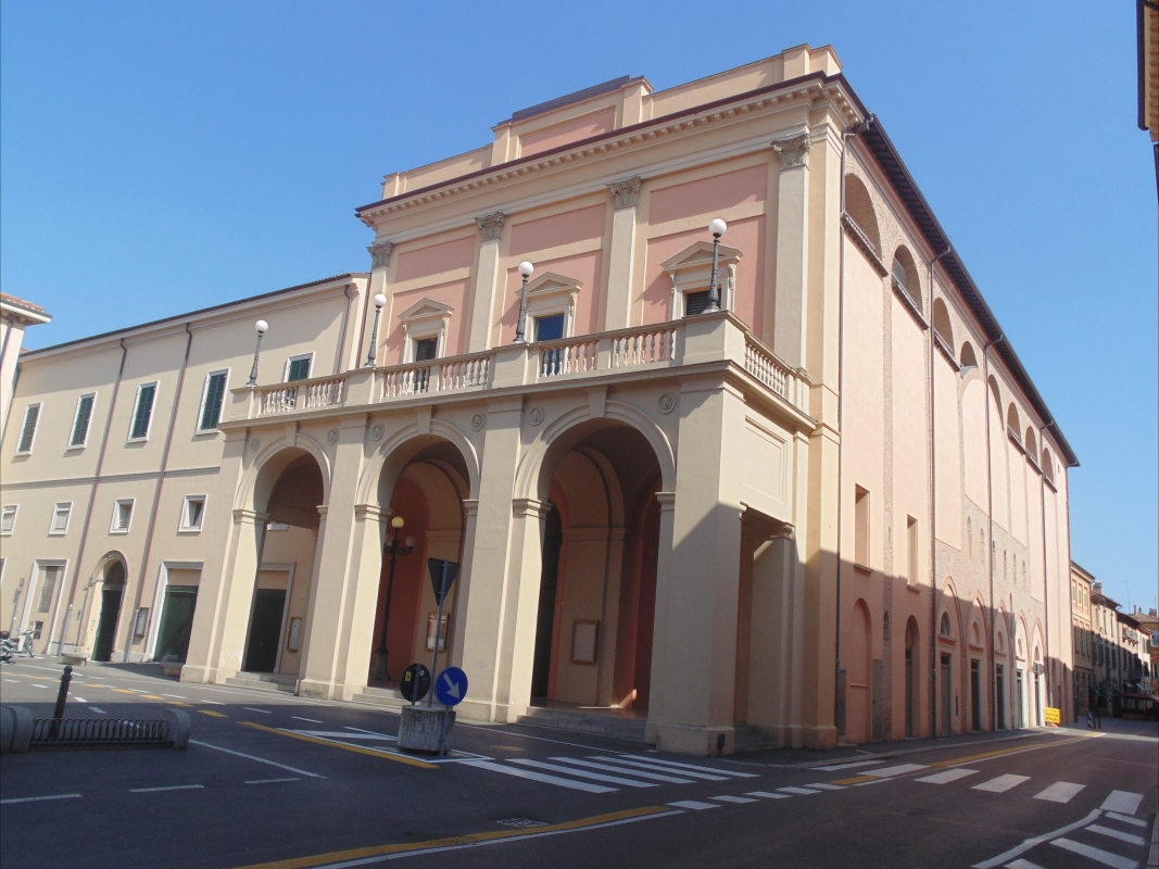 Teatro Comunale (vista intera) - Maurolattuga