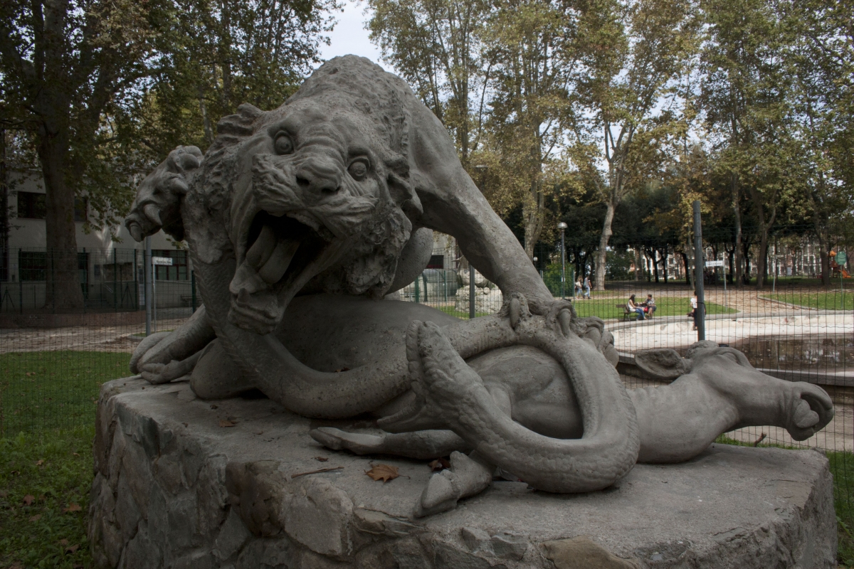 Particolare delle statue del parco della montagnola - Xilpa21