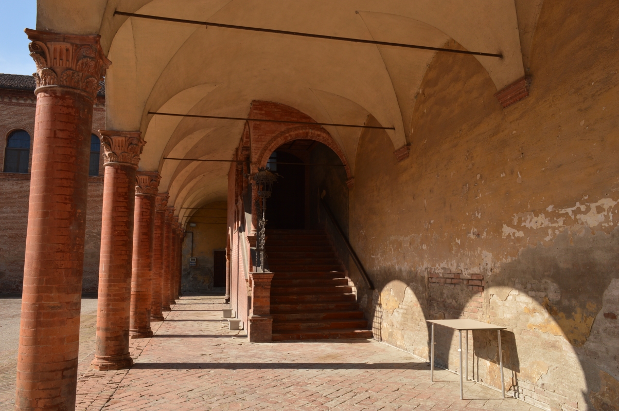 Bentivoglio, Castello, scalinata cortile interno - Cinzia Malaguti