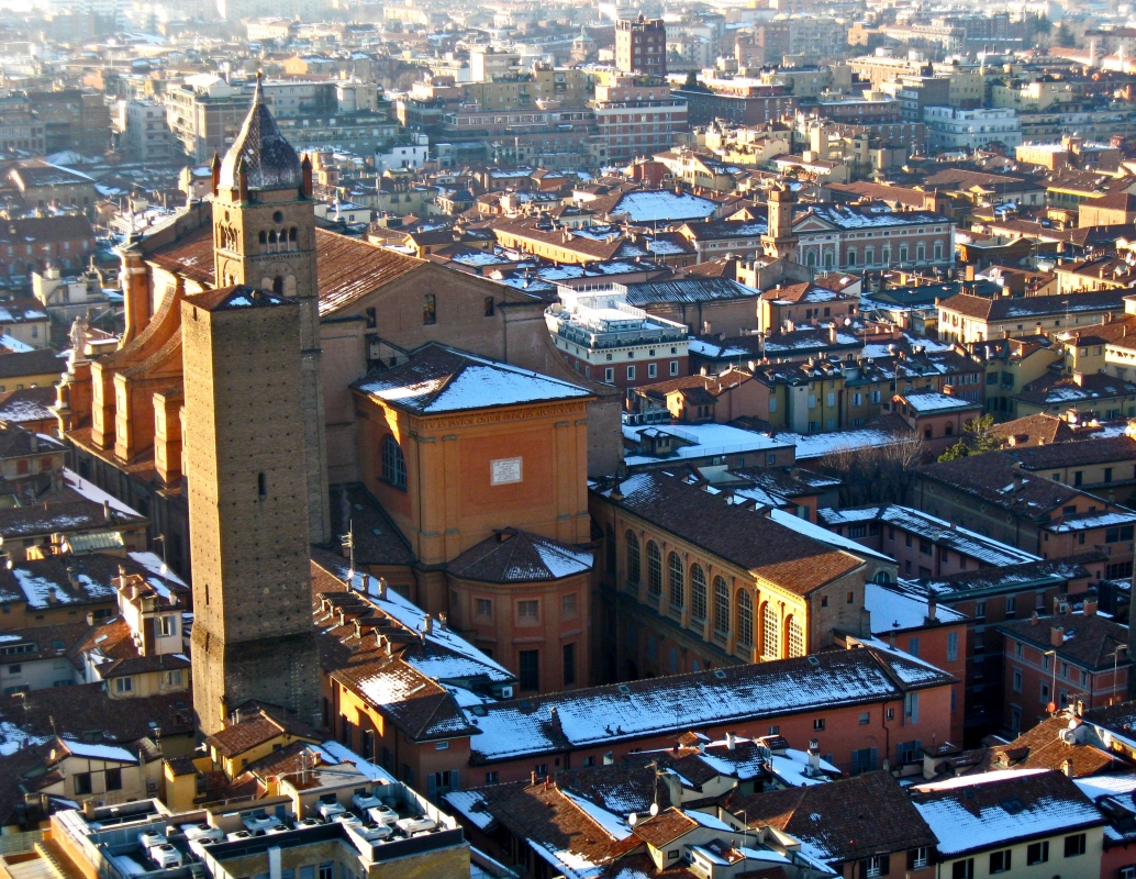 BO - Basilica Cattedrale di San Pietro con Torre Altabella viste dalla Torre Asinelli - EvelinaRibarova