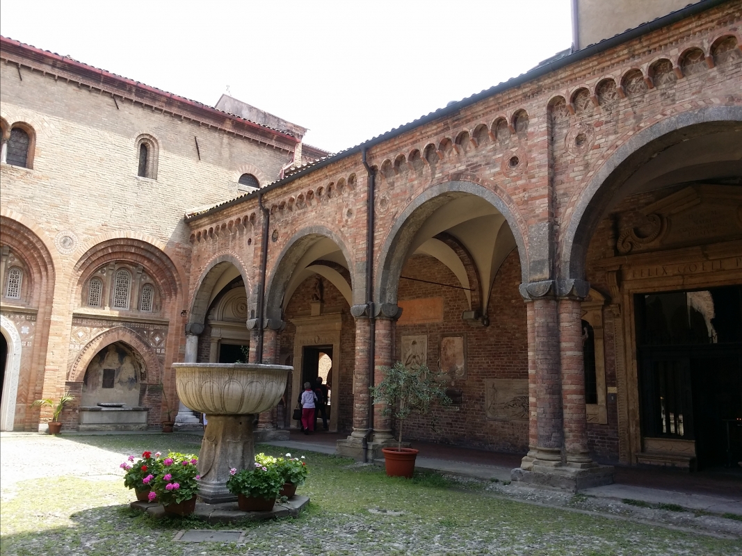 Chiostro della Basilica di Santo Stefano, Bologna - Chiari86