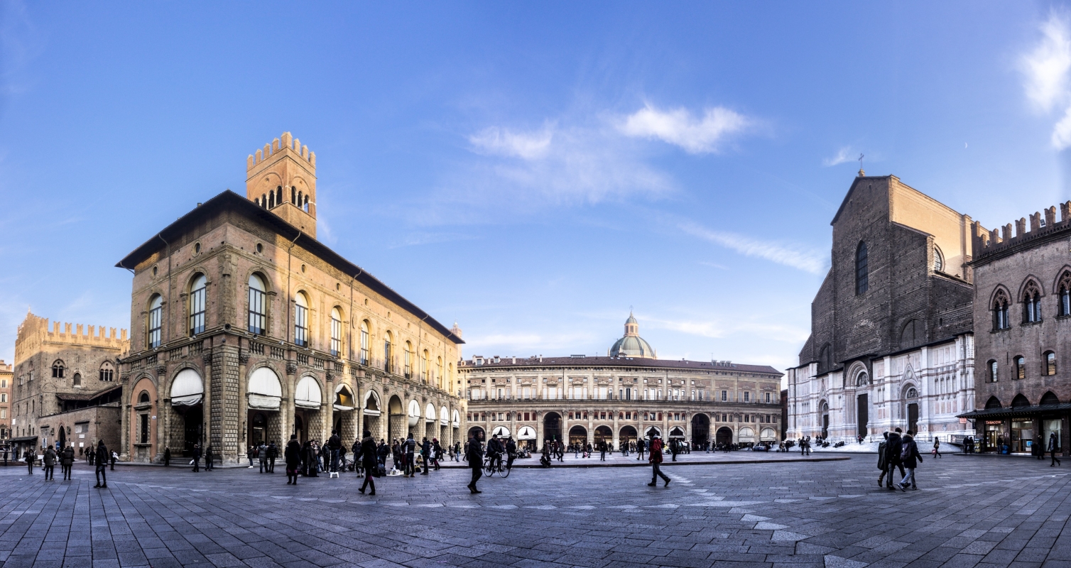 Piazza Maggiore - Panoramica - Vanni Lazzari