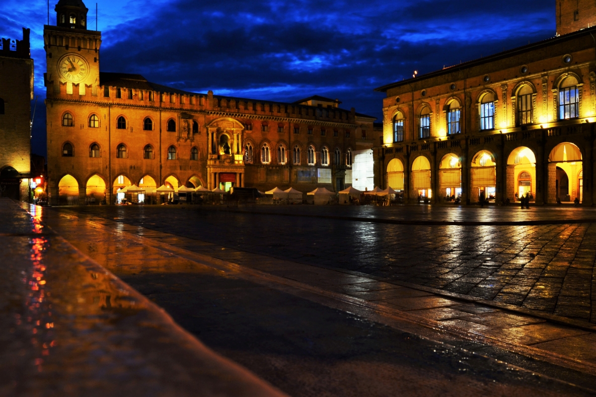 Piazza Maggiore in notturna - Francescatuoto