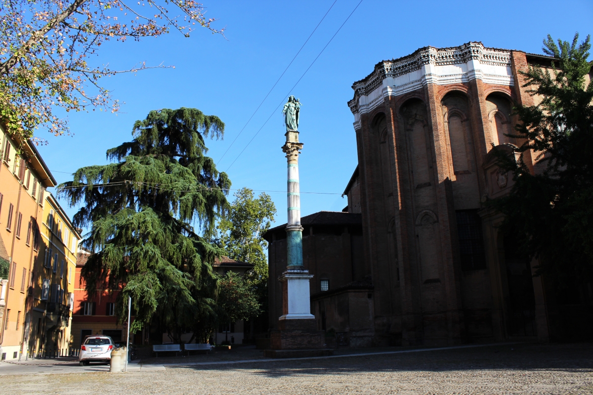 Statua Piazza S.Domenico - LunaLinda