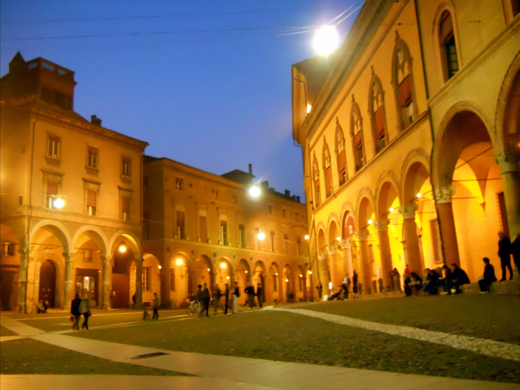Piazza Santo Stefano vista con le spalle alla basilica - Giusiana86