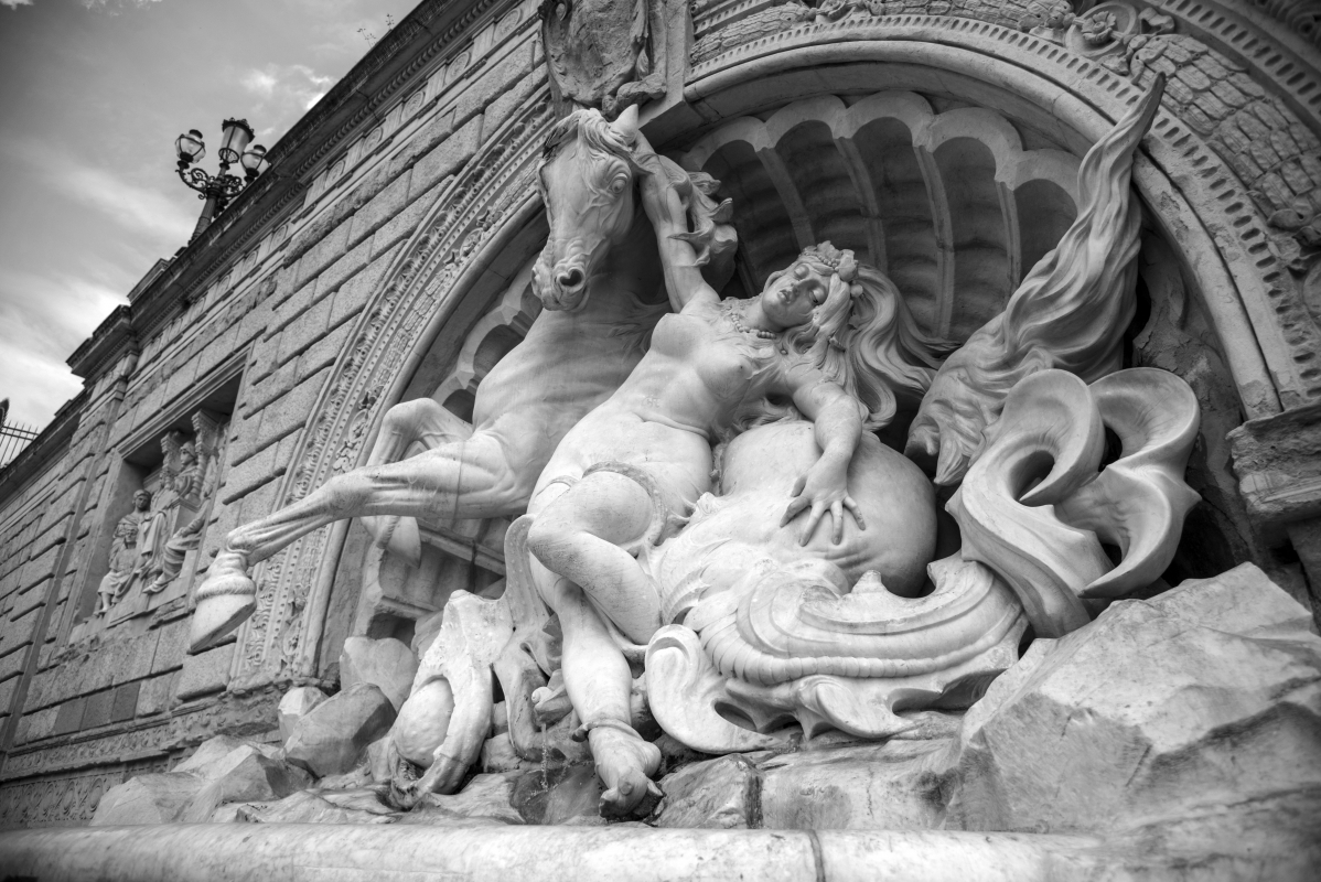 Fontana "La moglie del Gigante" nella Scalinata del Pincio a Bologna - Antonino Diano