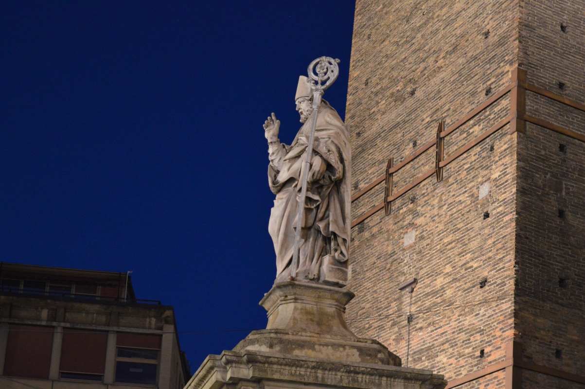 Statua di San Petronio sotto le torri - Letizia Querci, Alfredo Di Maria