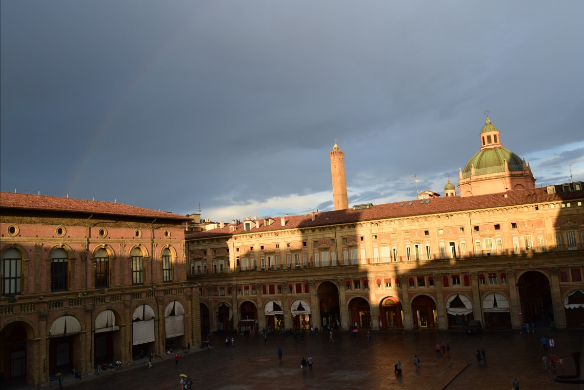 Torre Asinelli, Piazza Maggiore e cupola di S. Maria della Vita con arcobaleno - Ste Bo77
