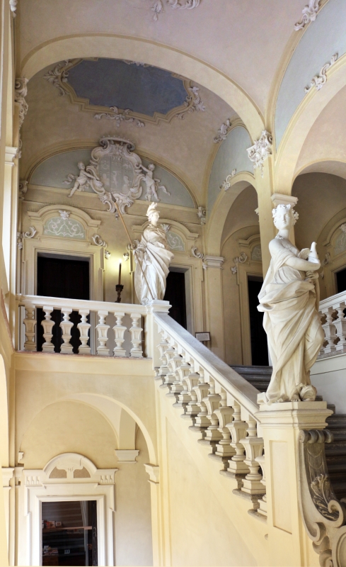 Imola, palazzo tozzoni, scalone con statue in stucco di francesco janssens, 1735 ca. 01 - Sailko