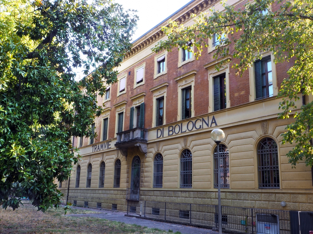 L'edifico centrale dell'ex magazzino ATC di Bologna - Bolorsi