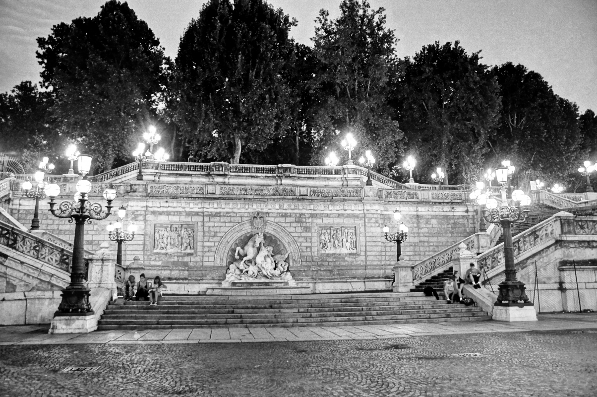 Bologna, Giardino della Montagnola, notturna - Alessandro Siani