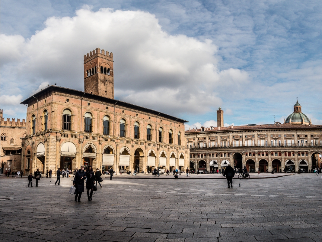Bologna - Piazza Maggiore - Vanni Lazzari