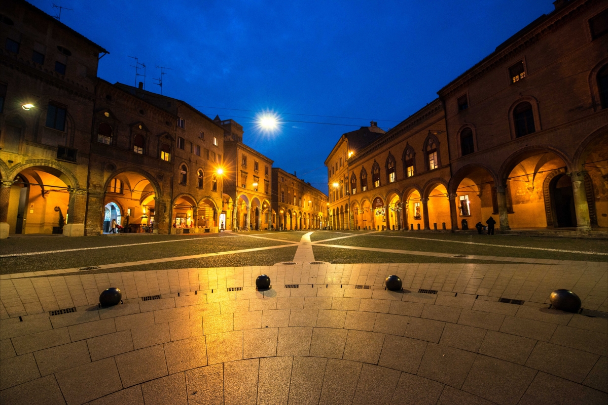 Piazza Santo Stefano ora blu - Wwikiwalter