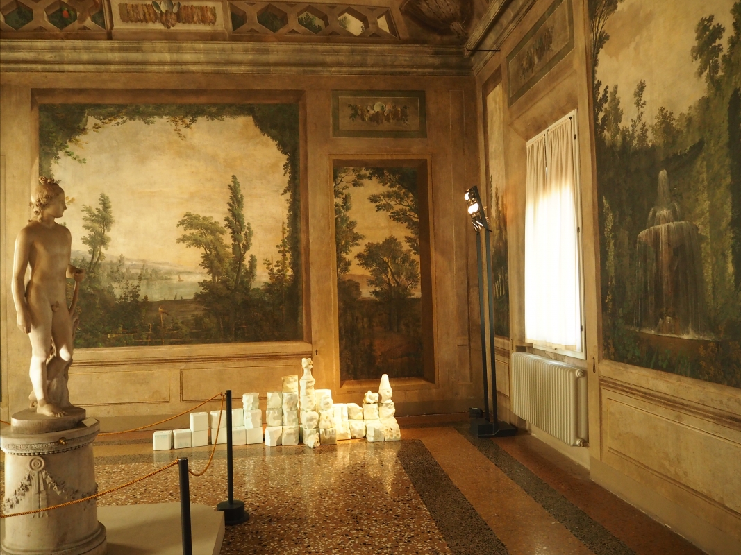 Sala Boschereccia di Palazzo d'Accursio con Apollino di Canova 2 - MarkPagl