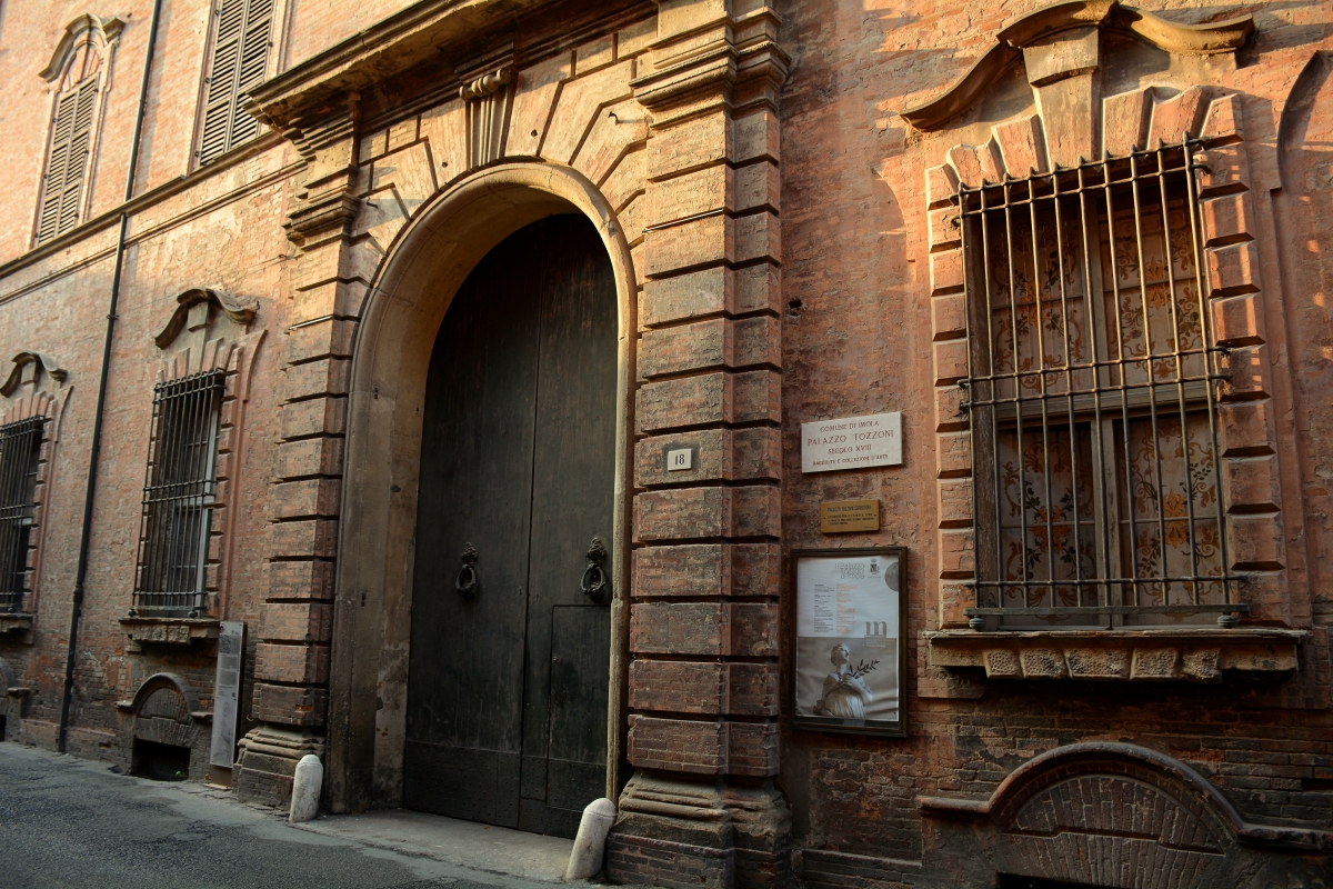Palazzo Tozzoni facciata - Cinzia Sartoni