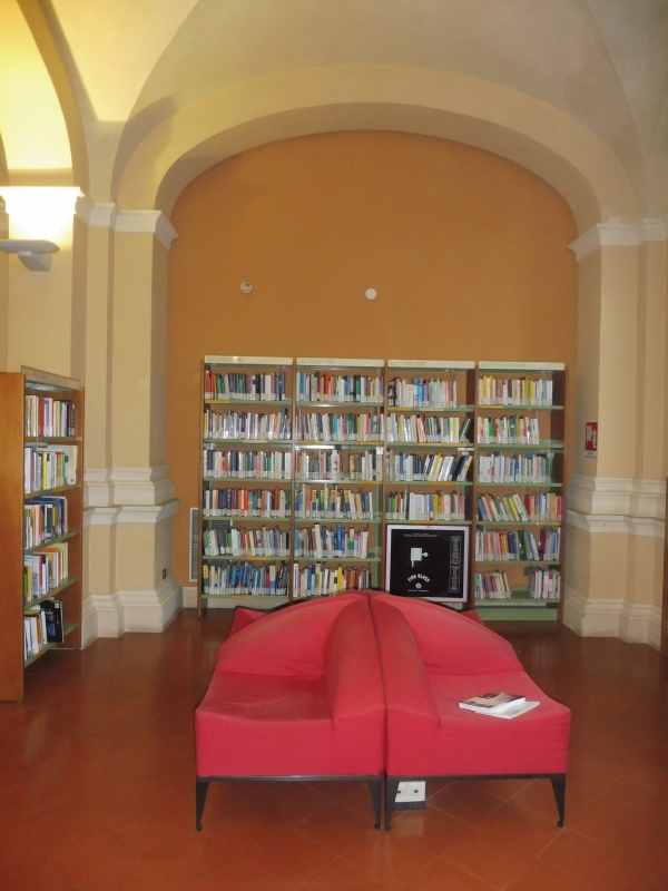 Biblioteca Comunale - dettaglio libreria 2 - Maurolattuga