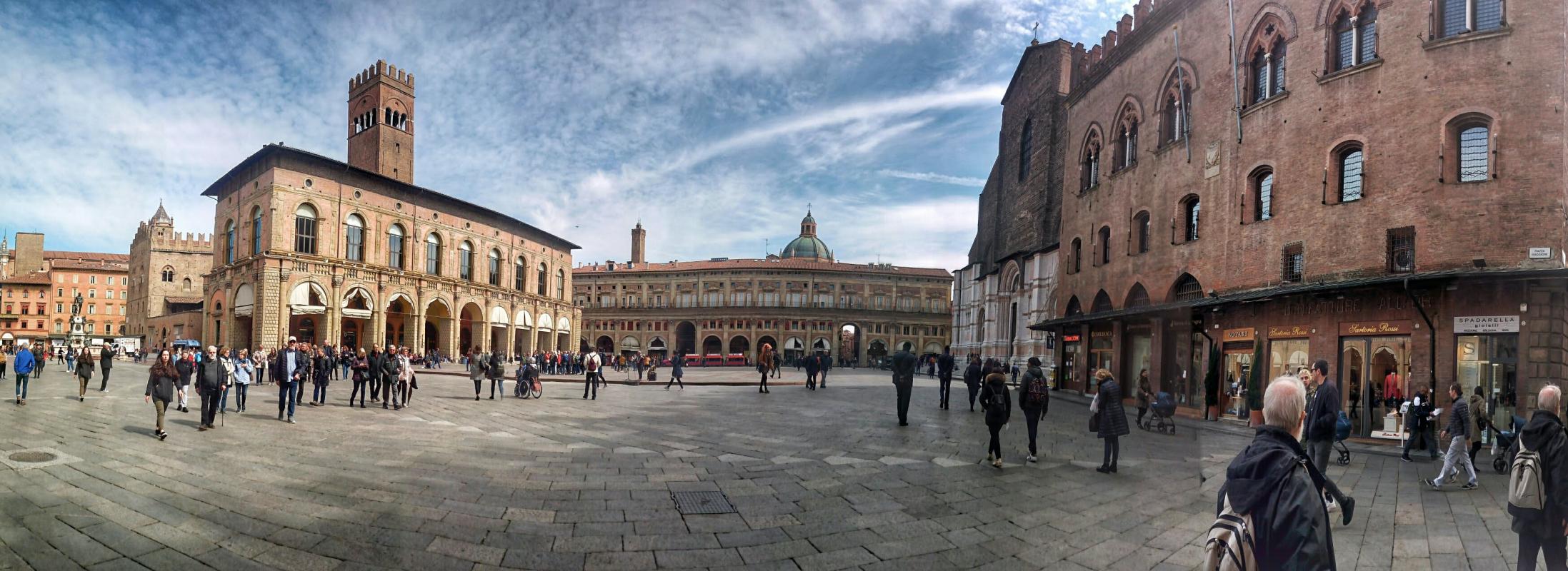 Piazza Maggiore.. Bologna - Maretta Angelini