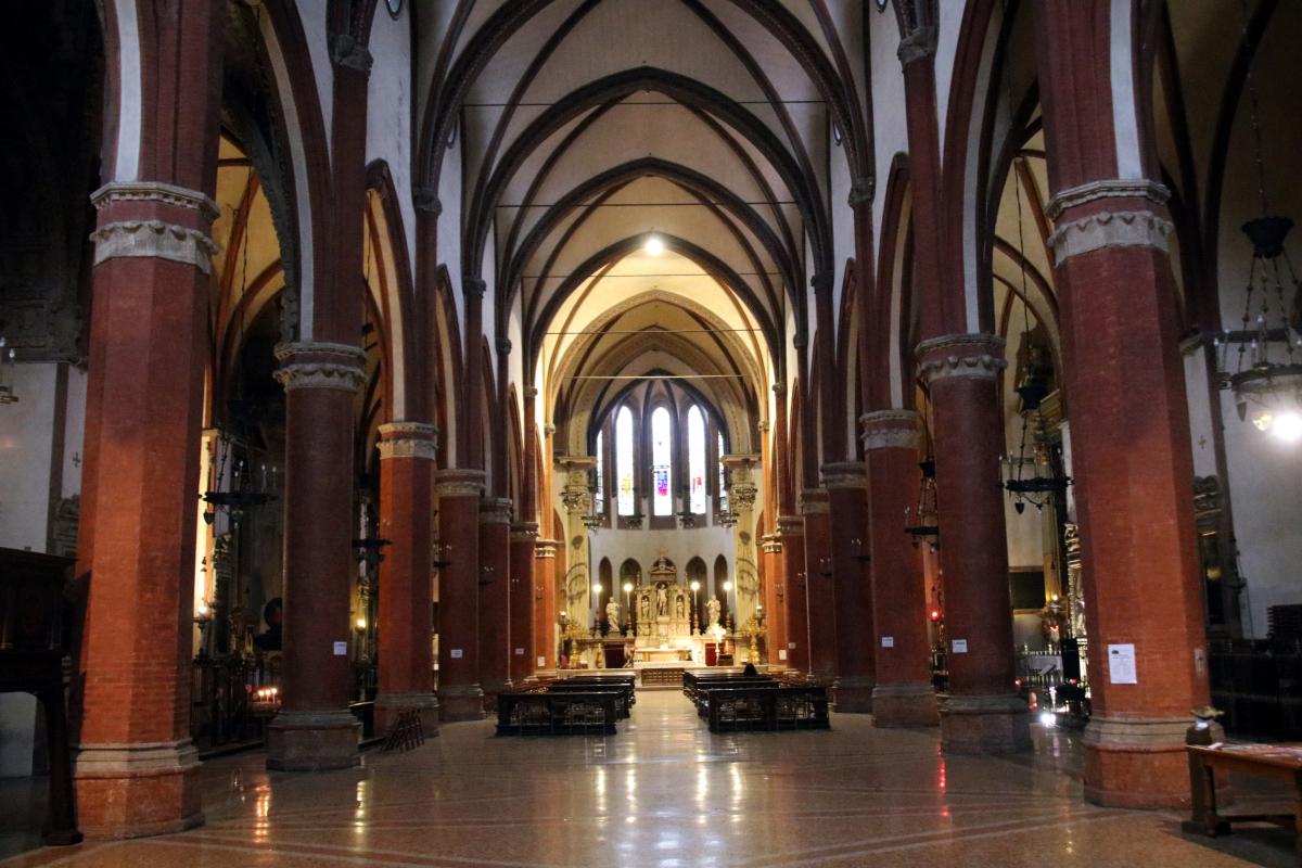 Basilica di Santa Maria dei Servi (Bologna), interno 01 - Mongolo1984
