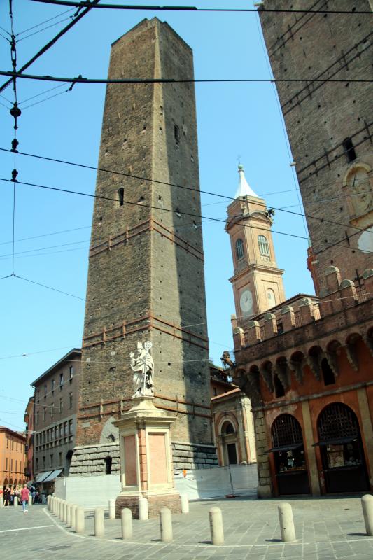 Torre della Garisenda (Bologna) 02 - Mongolo1984