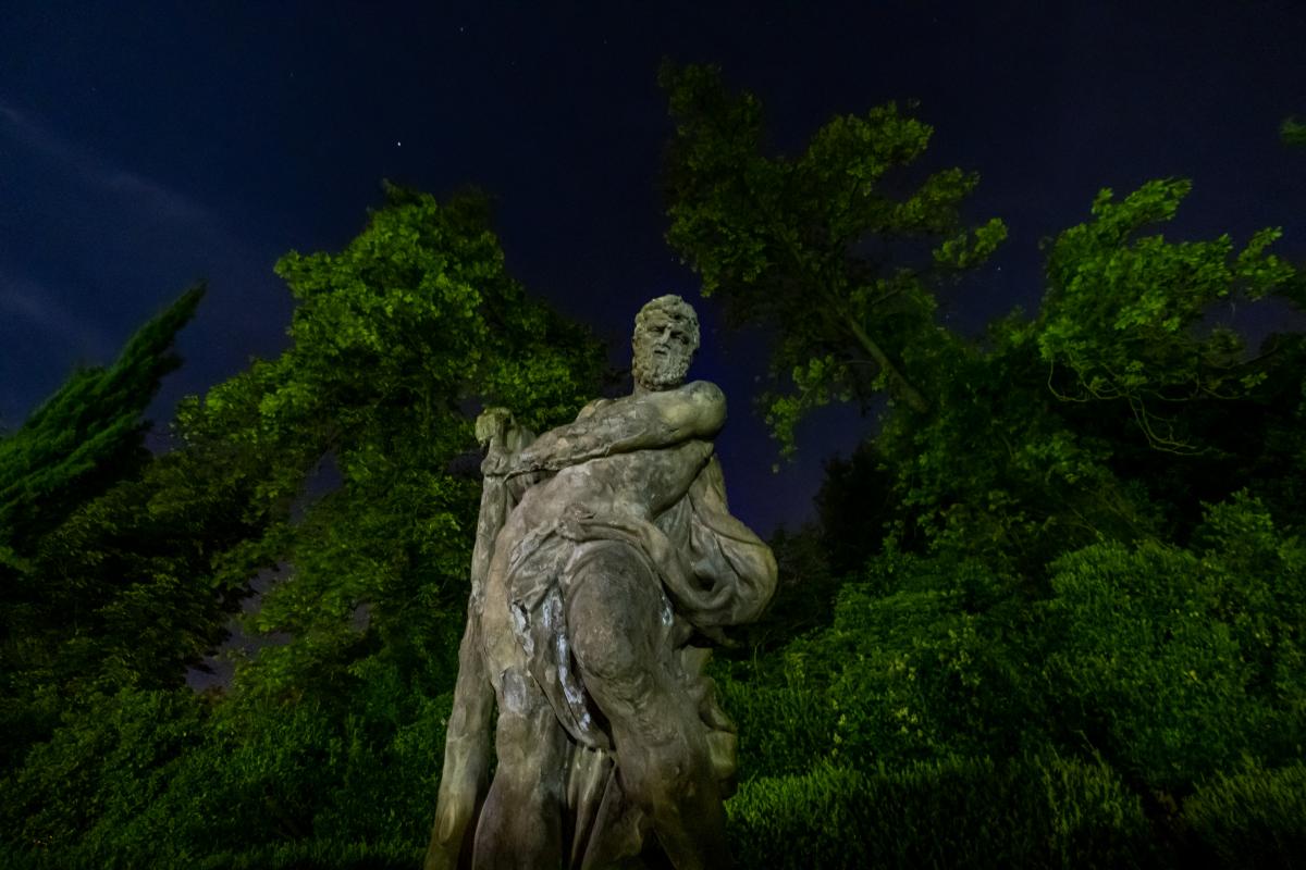 Statua di Ercole in notturna - Ugeorge