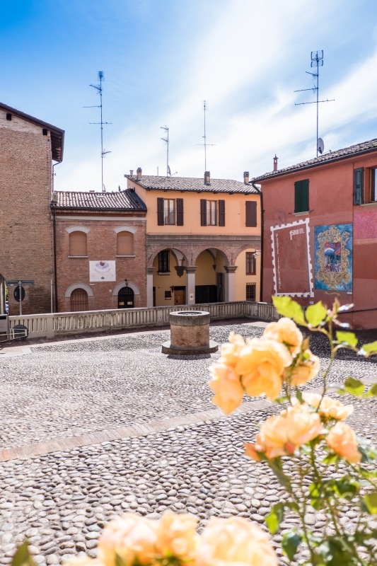 Dozza, piazza Giosuè Carducci - ENIT SpA