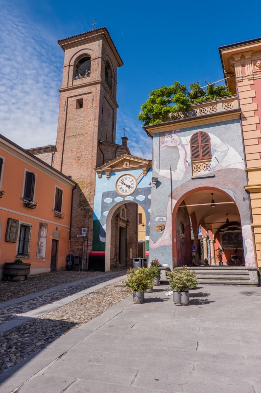 Dozza, murale in piazza Zotti - ENIT SpA