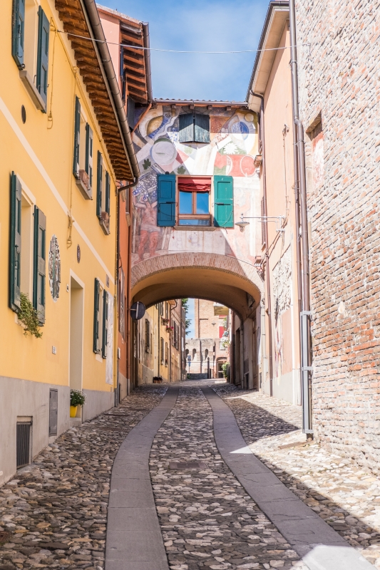 Dozza, murale in via Edmondo De Amicis - ENIT SpA