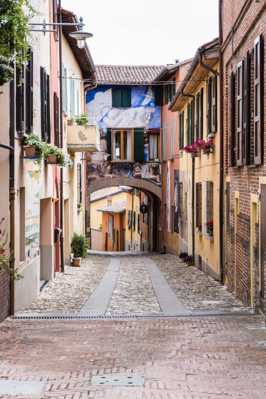 Dozza, mural on via Edmondo De Amicis - ENIT SpA