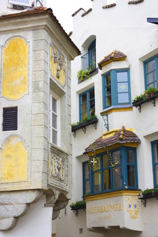 Dettaglio, piazza Parrocchia - ENIT SpA