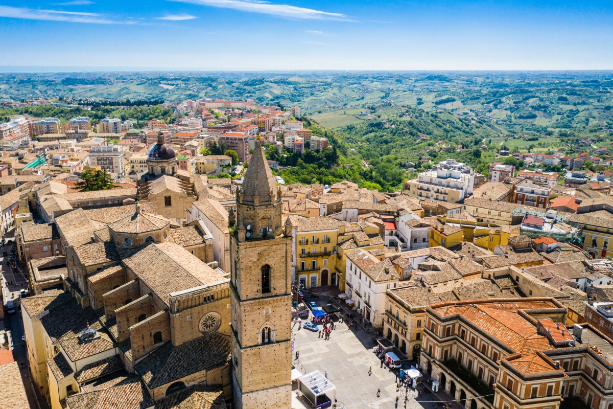 Vista aerea di Chieti con la Cattedrale di San Giustino - ENIT SpA